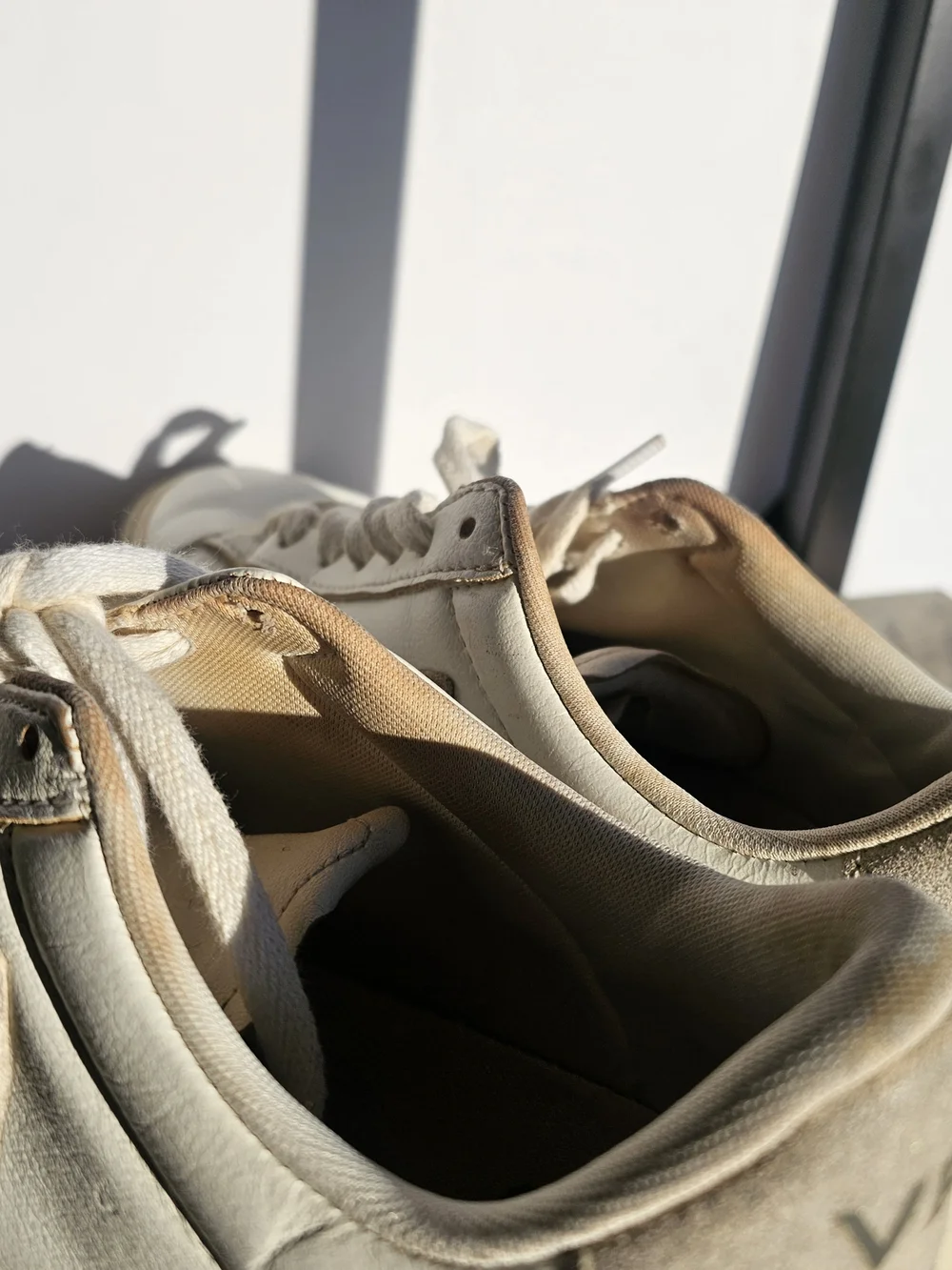 Veja Campo T2 White/Almond Leather Sneakers w/ Beige Suede V Logo Women's Size 9